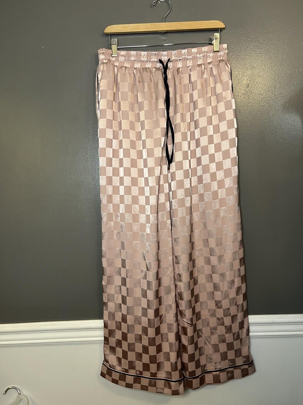 BCBGMAXAZRIA Pajama Set Womens Large Pink Satin Checkered Lounge Sleepwear - Picture 9 of 15